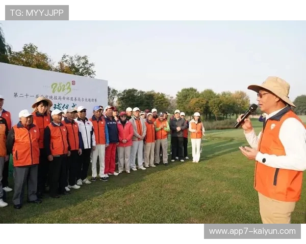 布克举办高尔夫慈善赛为亚利桑那筹集公益资金
