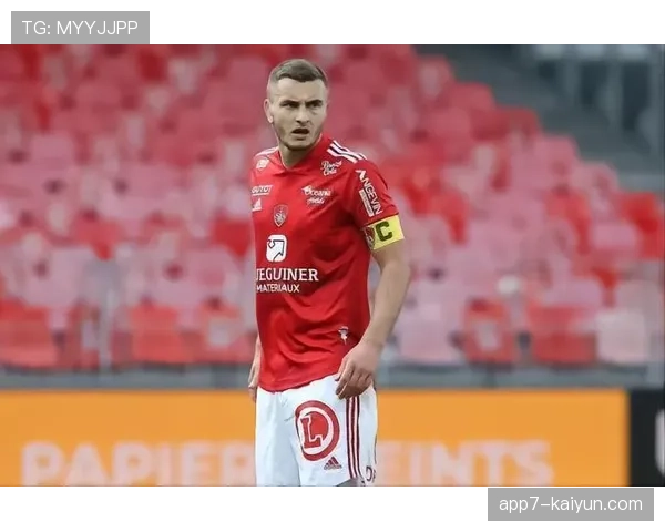 通讯:布雷斯特队长接受专访,谈小球会的生存与发展哲学 通讯:布雷斯特队长接受专访,谈小球会的生存与发展哲学